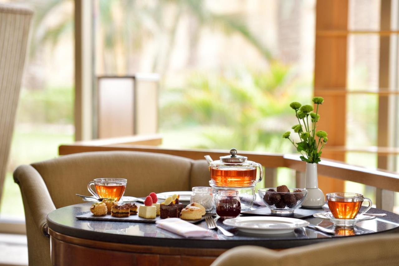 Al Corniche Otel Cidde Dış mekan fotoğraf Afternoon tea at the Taj Mahal Palace, Mumbai, India